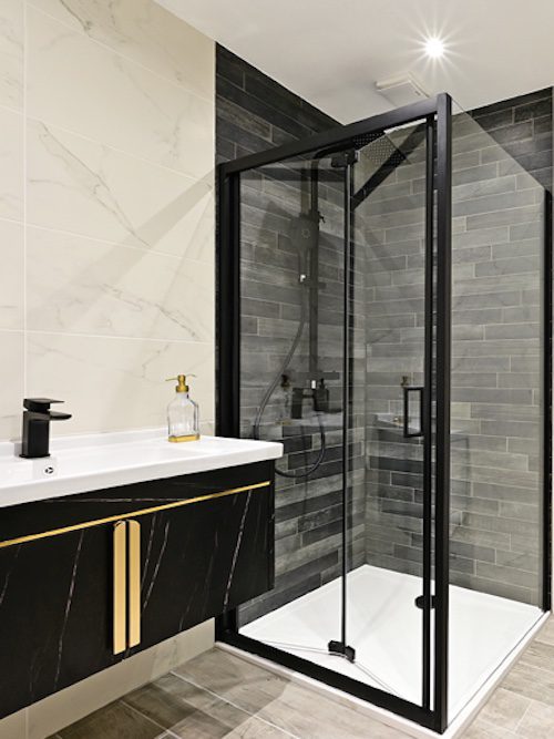 Modern shower tiling with porcelain tiles.