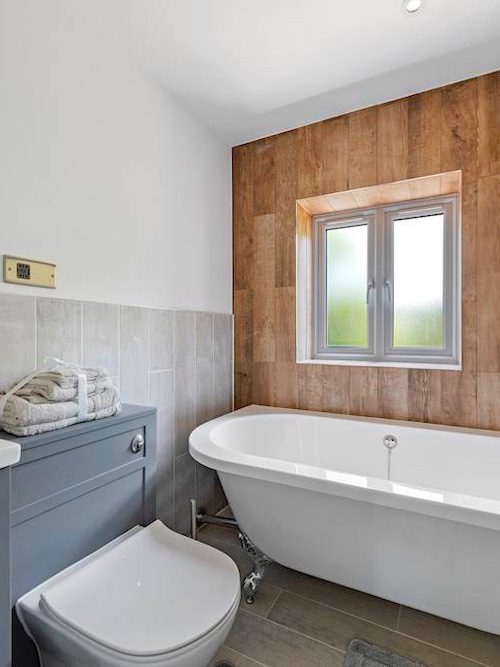 o_1h3k4tlsj1dki6hf1o3j16539hna Traditional and Contemporary Design Blend - Langston Cottage