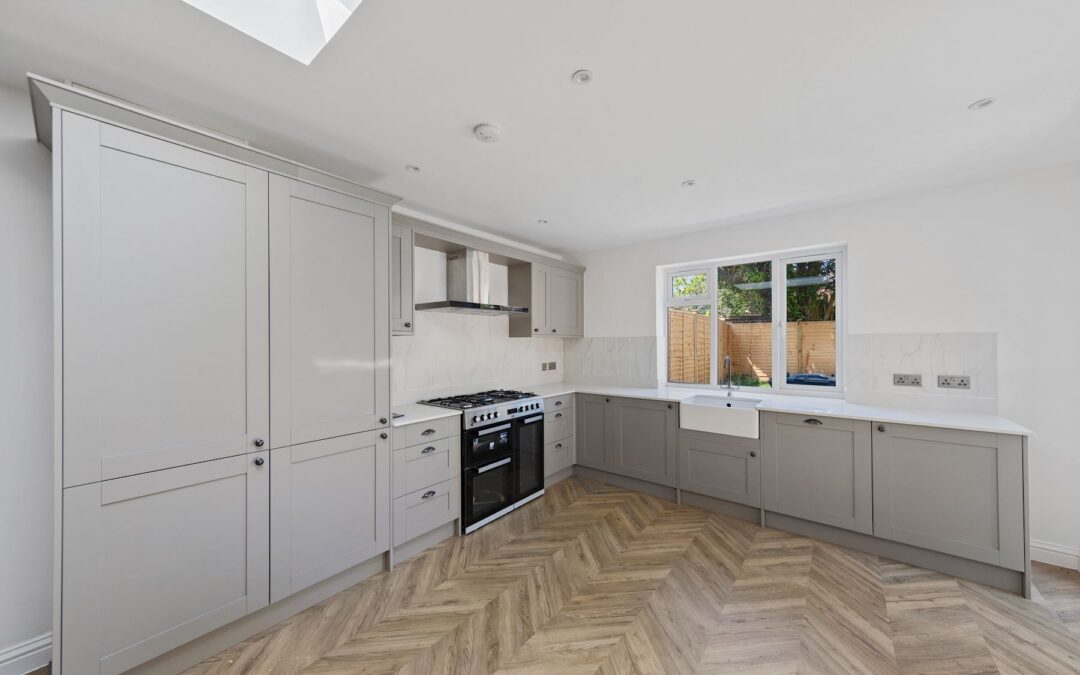 How long does it take to build a small kitchen extension ?